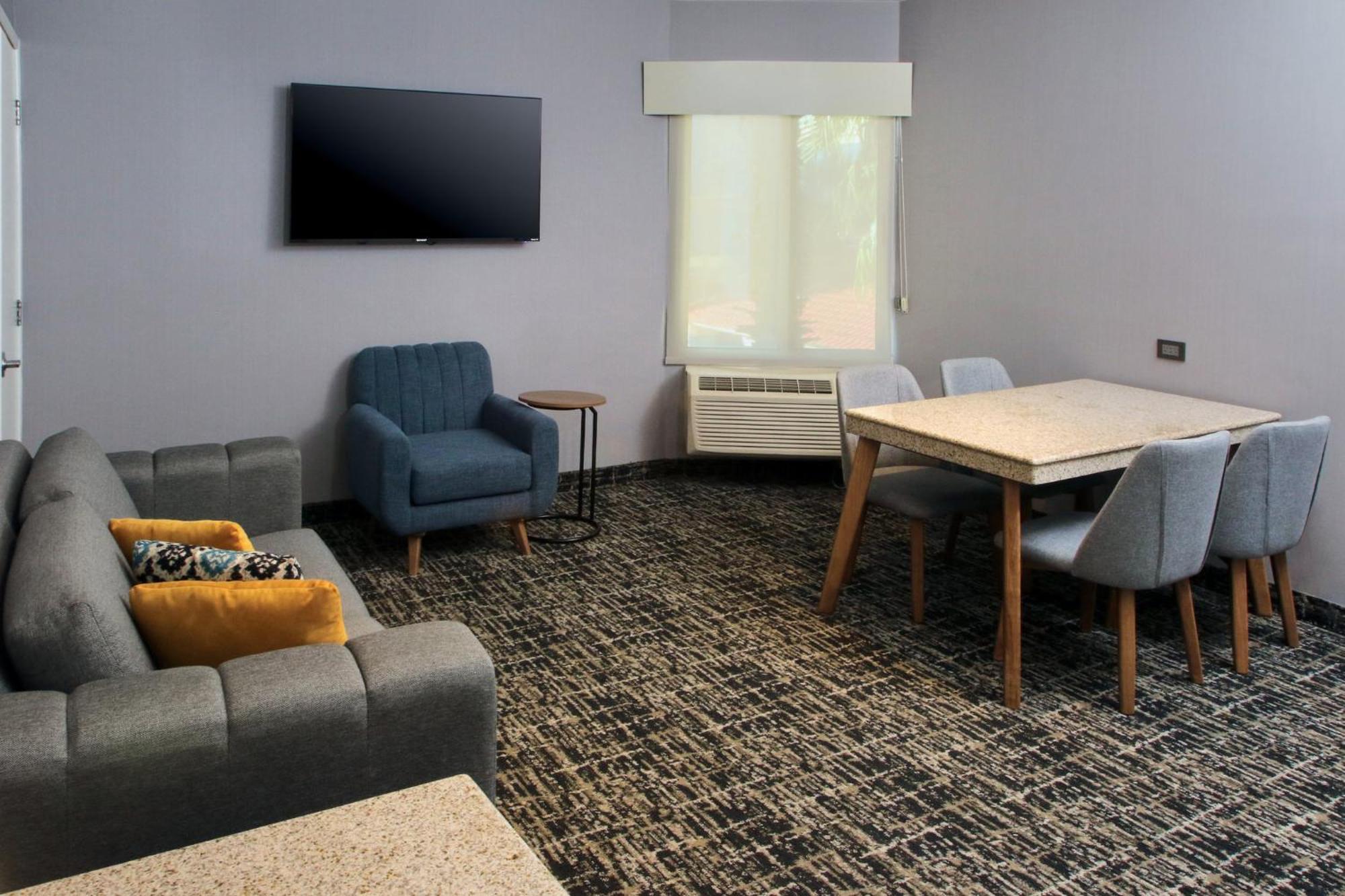Voco Saltillo Suites By Ihg Exterior photo