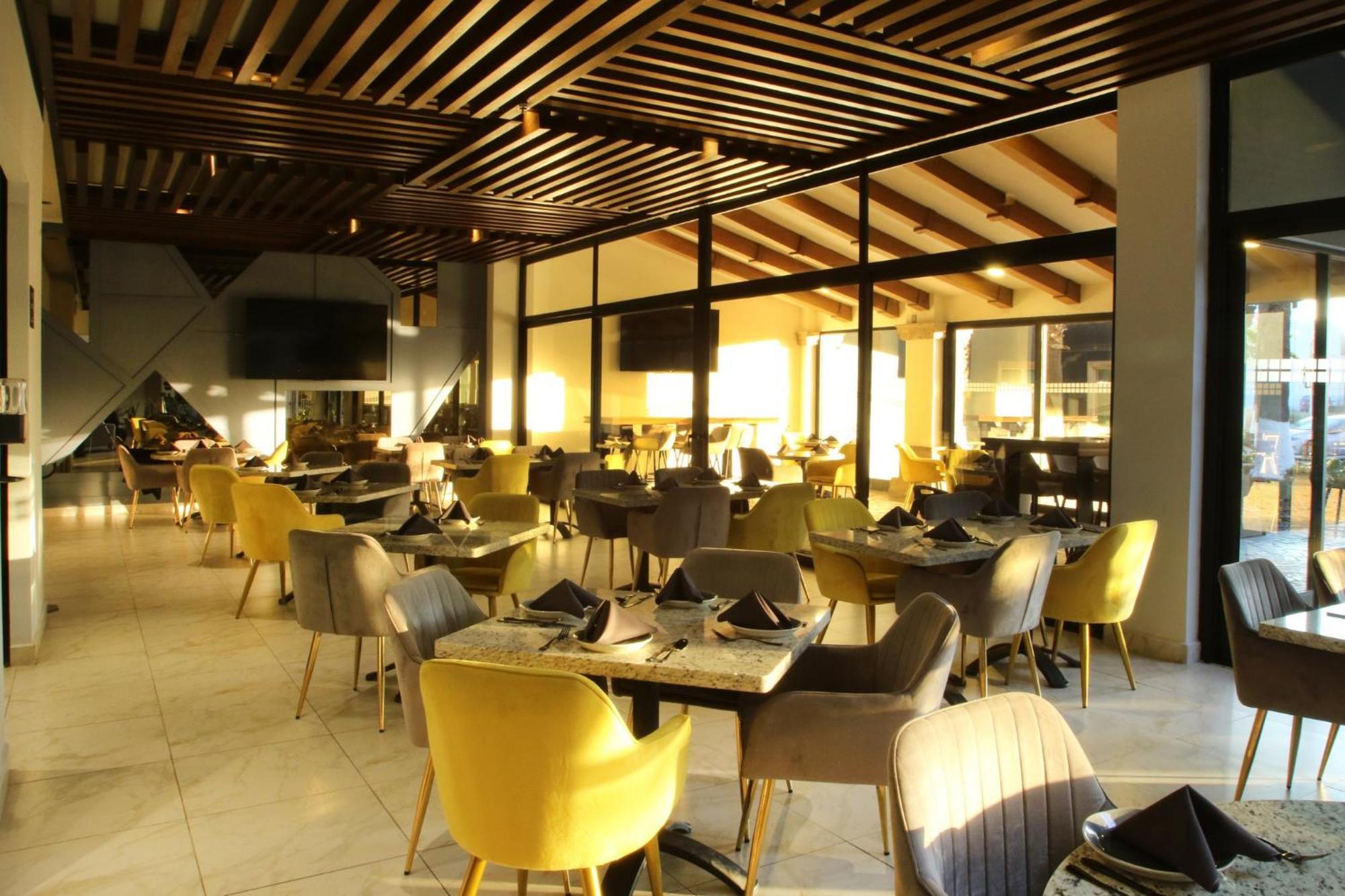 Voco Saltillo Suites By Ihg Exterior photo