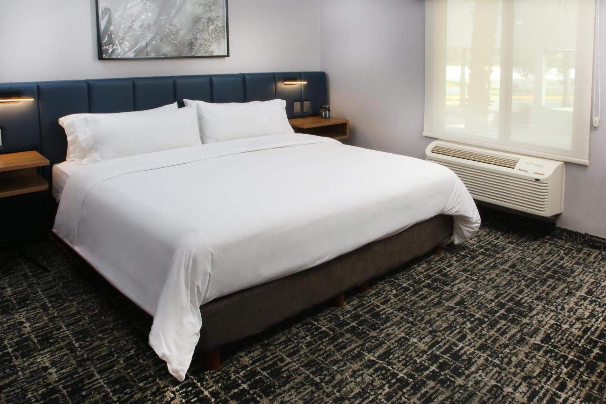 Voco Saltillo Suites By Ihg Exterior photo